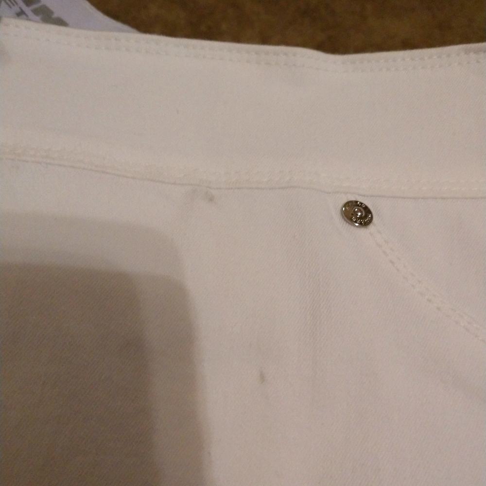 Luxe Denim crop white jeans. Size 3x. 24-26
